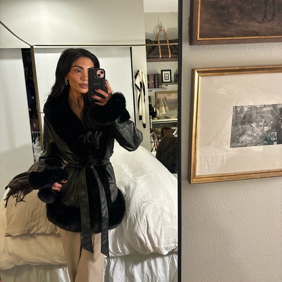 Old Hollywood Leather Faux Fur Trim Belted Coat | Gran Oriente - Picture 2 of 8